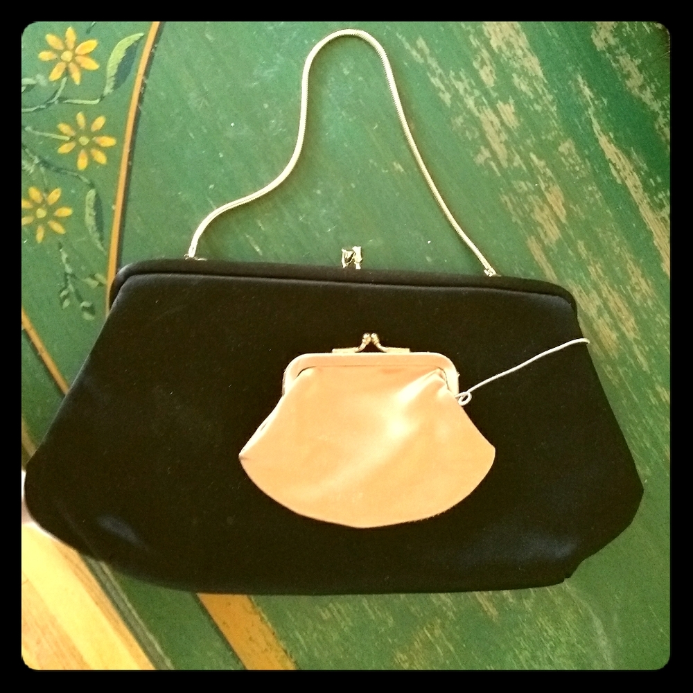 Vintage satin lined handbag & attached changepurse